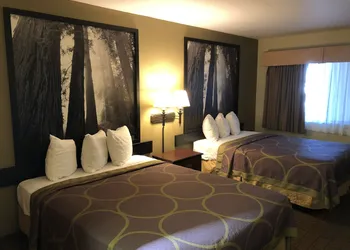 Super 8 by Wyndham Corning hotel thumbnail 6