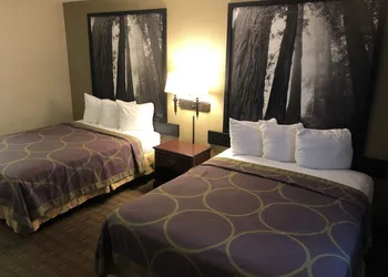 Super 8 by Wyndham Corning hotel thumbnail 7