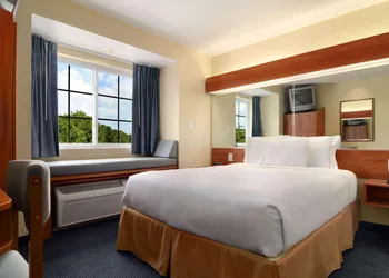 Microtel Inn & Suites Huntsville hotel thumbnail 2