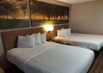 Days Inn & Suites by Wyndham Huntsville hotel thumbnail 3
