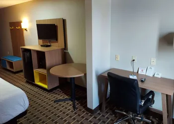 Days Inn & Suites by Wyndham Huntsville hotel thumbnail 8