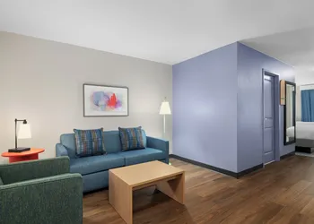 Garner Hotel Madison Huntsville Airport by IHG hotel thumbnail 4