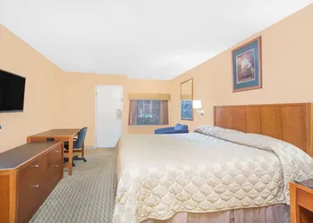 Super 8 by Wyndham San Angelo hotel thumbnail 7
