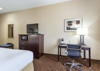 Holiday Inn Express Hotel & Suites BYRAM by IHG hotel thumbnail 3