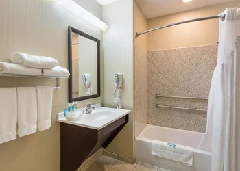 Holiday Inn Express Hotel & Suites BYRAM by IHG hotel thumbnail 6