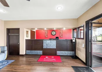 Econo Lodge Texarkana I-30 hotel thumbnail 3
