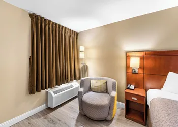 Econo Lodge Texarkana I-30 hotel thumbnail 6