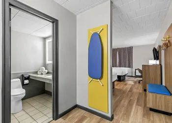 Days Inn by Wyndham Liberty/Monticello hotel thumbnail 7