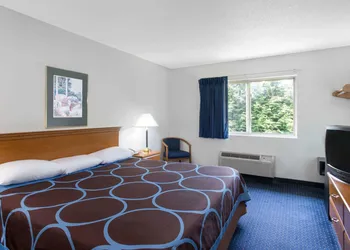 Super 8 by Wyndham Kingston hotel thumbnail 7