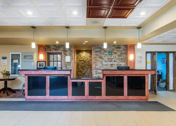Quality Hotel & Suites hotel thumbnail 3