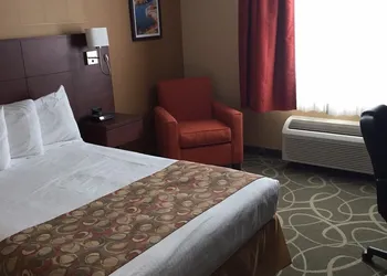 Quality Hotel & Suites hotel thumbnail 6