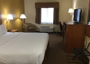 Baymont by Wyndham Port Huron hotel thumbnail 5
