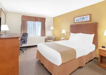 Baymont by Wyndham Port Huron hotel thumbnail 6