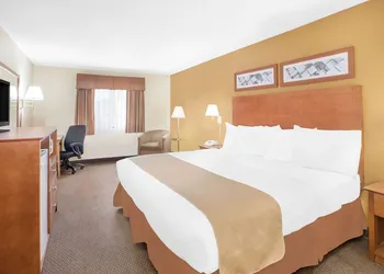 Baymont by Wyndham Port Huron hotel thumbnail 7