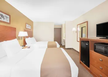 Baymont by Wyndham Port Huron hotel thumbnail 8
