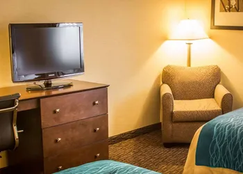Quality Inn & Suites Port Huron hotel thumbnail 6