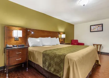 Rose City Inn & Suites hotel thumbnail 5