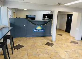 Days Inn & Suites by Wyndham Port Huron hotel thumbnail 3