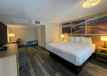 Days Inn & Suites by Wyndham Port Huron hotel thumbnail 4