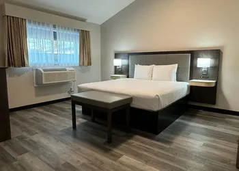 Days Inn & Suites by Wyndham Port Huron hotel thumbnail 6