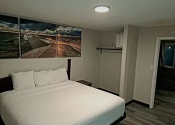 Days Inn & Suites by Wyndham Port Huron hotel thumbnail 8