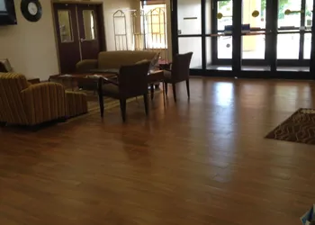 Comfort Inn & Suites Farmington - Victor hotel thumbnail 2