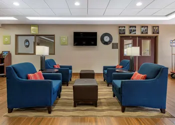 Comfort Inn & Suites Farmington - Victor hotel thumbnail 4