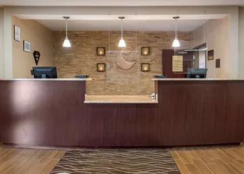 Comfort Inn & Suites Farmington - Victor hotel thumbnail 5
