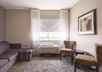 La Quinta Inn & Suites by Wyndham McKinney hotel thumbnail 6