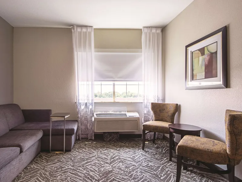 La Quinta Inn & Suites by Wyndham McKinney hotel detail image 6