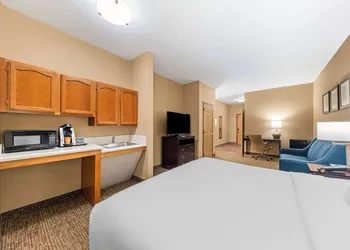 Comfort Suites Roanoke - Fort Worth North hotel thumbnail 7
