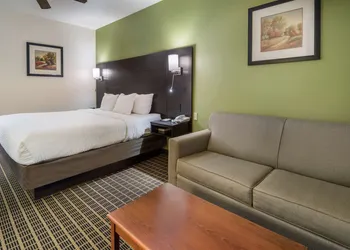Clarion Inn & Suites Weatherford South hotel thumbnail 3
