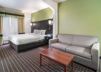 Clarion Inn & Suites Weatherford South hotel thumbnail 4