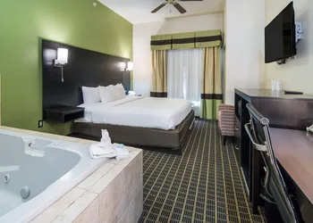 Clarion Inn & Suites Weatherford South hotel thumbnail 6