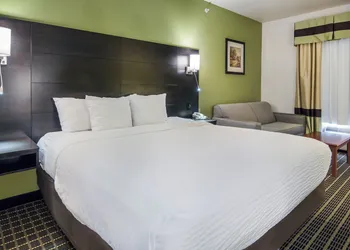 Clarion Inn & Suites Weatherford South hotel thumbnail 7