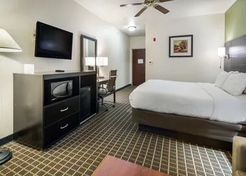 Clarion Inn & Suites Weatherford South hotel thumbnail 8