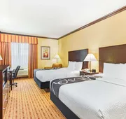 La Quinta Inn & Suites by Wyndham Ennis hotel detail image 4