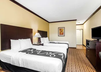 La Quinta Inn & Suites by Wyndham Ennis hotel thumbnail 5