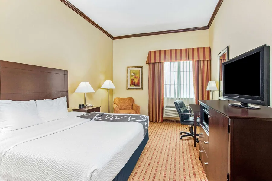 La Quinta Inn & Suites by Wyndham Ennis hotel detail image 6