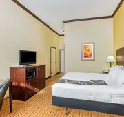 La Quinta Inn & Suites by Wyndham Ennis hotel detail image 7