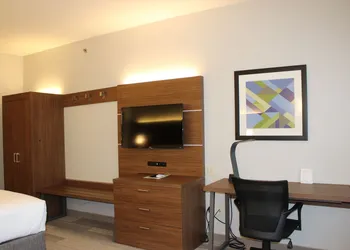 Holiday Inn Express & Suites Mansfield by IHG hotel thumbnail 7