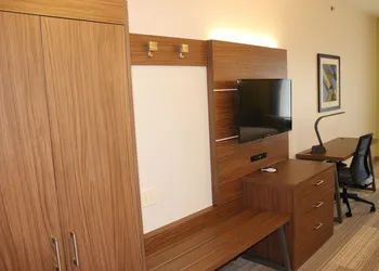 Holiday Inn Express & Suites Mansfield by IHG hotel thumbnail 8