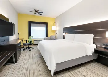 Holiday Inn Express Hotel & Suites Cleburne by IHG hotel thumbnail 6
