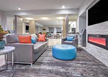 La Quinta Inn & Suites by Wyndham Alvarado hotel thumbnail 4