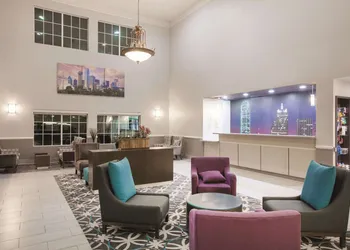 La Quinta Inn & Suites by Wyndham Mansfield TX hotel thumbnail 2