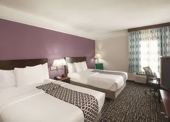 La Quinta Inn & Suites by Wyndham Mansfield TX hotel thumbnail 5