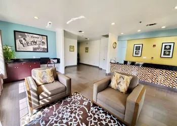 Super 8 by Wyndham Forney/East Dallas hotel thumbnail 2