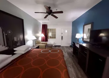 Super 8 by Wyndham Forney/East Dallas hotel thumbnail 7
