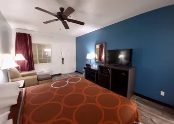 Super 8 by Wyndham Forney/East Dallas hotel thumbnail 8