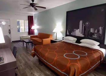 Super 8 by Wyndham Forney/East Dallas hotel thumbnail 8